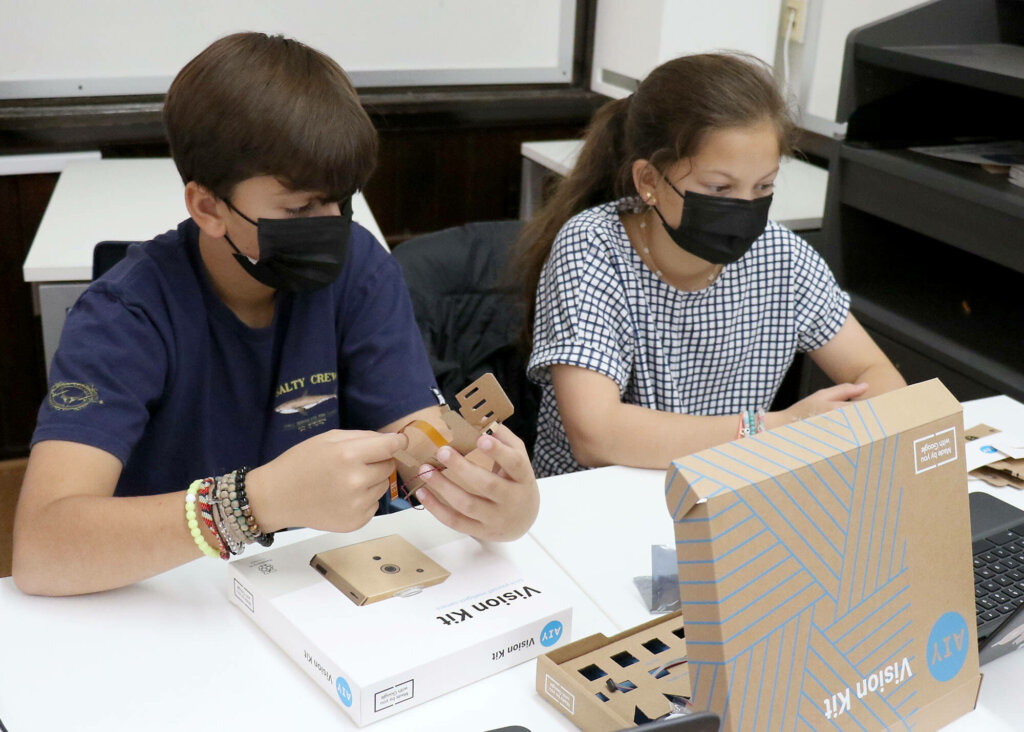 Middle School Students Build Robots