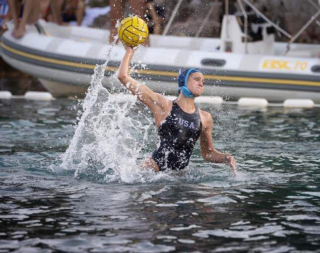 Elektra Urbatsch '23 water polo action shot