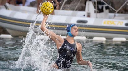 Elektra Urbatsch '23 water polo action shot