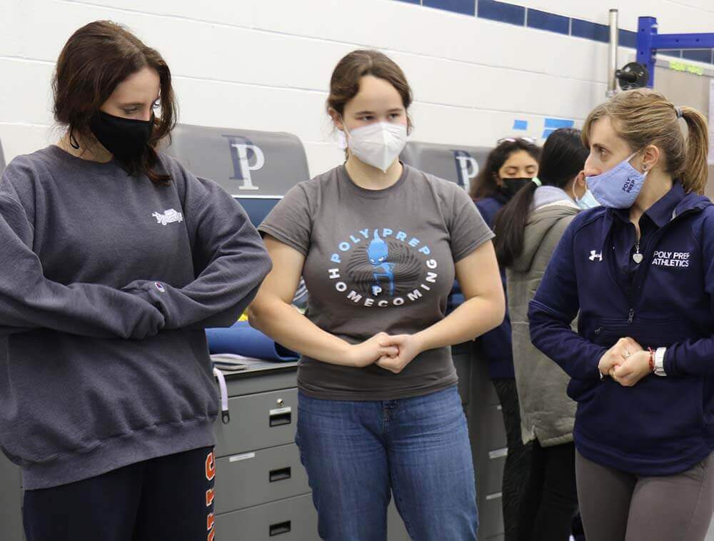 Alyssa Alaimo instructs CPR club