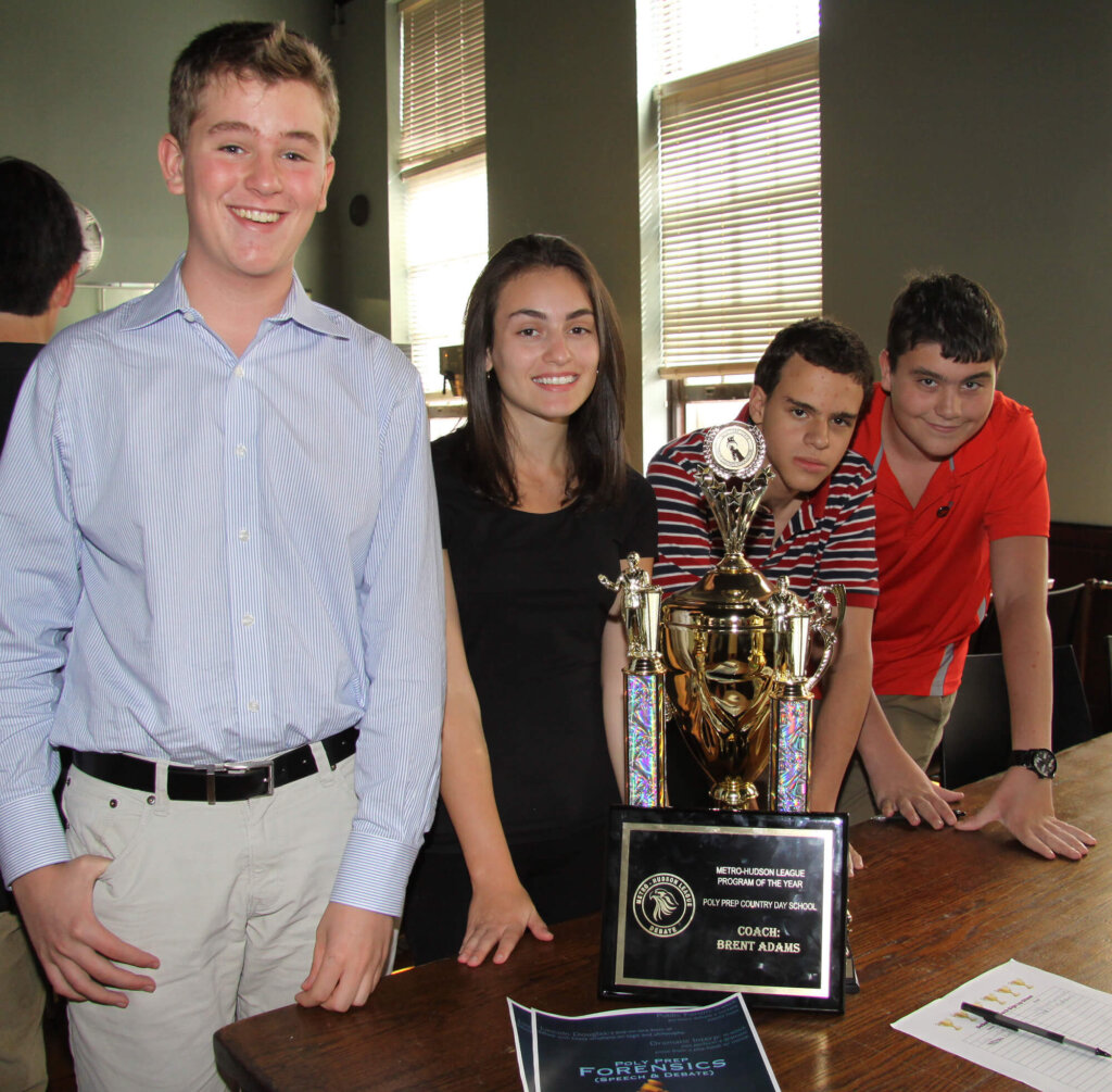 2014 Speech and Debate team at Clubs Fair