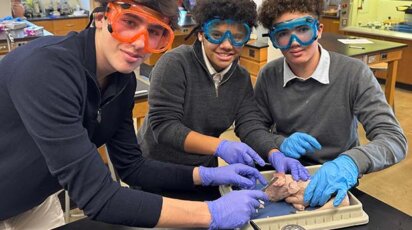 Grade 9 Biology lab students