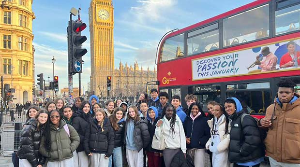 Middle School students travel to London